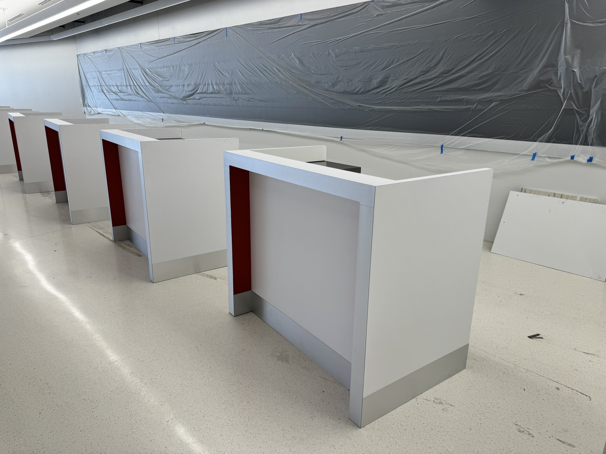 HERTZ LAX - LEVEL 5 - DOLLAR THRIFTY PODS