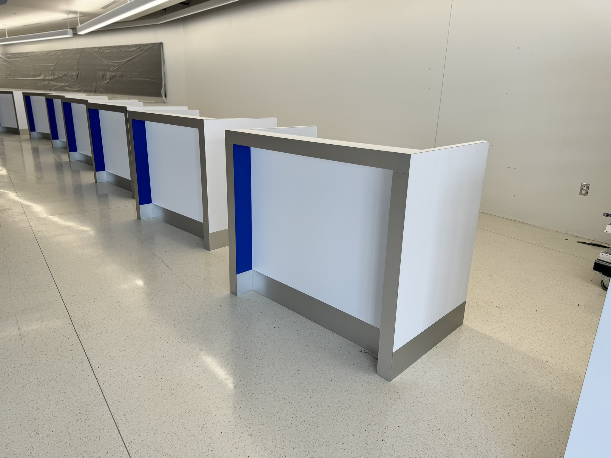 HERTZ LAX - LEVEL 5 - DOLLAR THRIFTY PODS