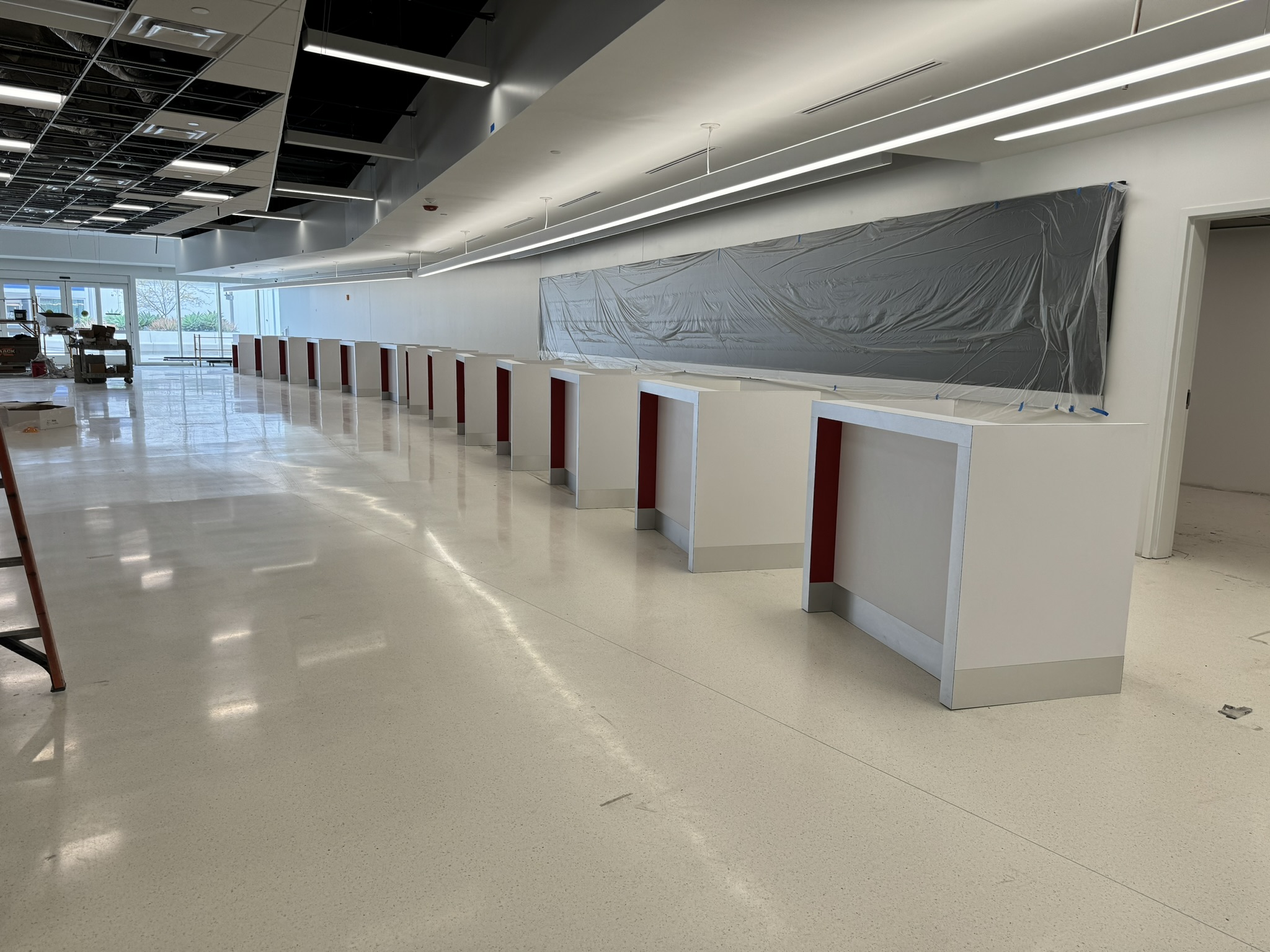 HERTZ LAX - LEVEL 5 - DOLLAR THRIFTY PODS