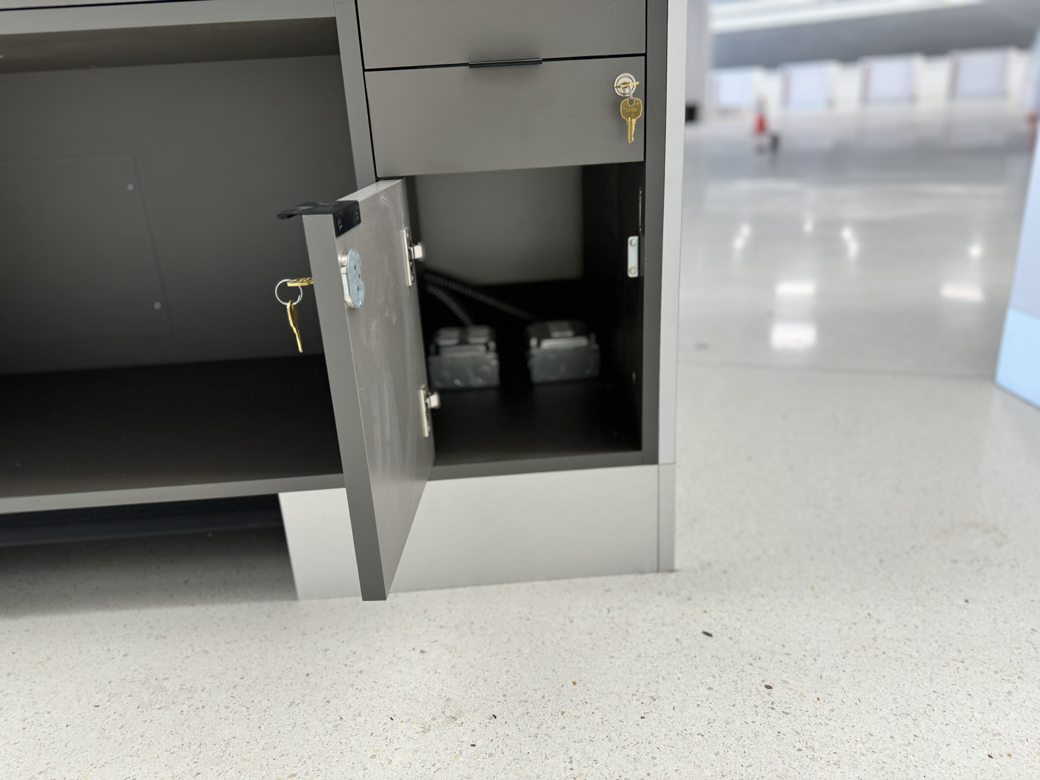 HERTZ LAX - LEVEL 5 - DOLLAR THRIFTY PODS